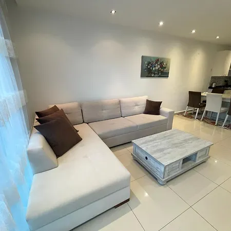 Sa Apartments! Beachfront With Sea View & Pool Appartement