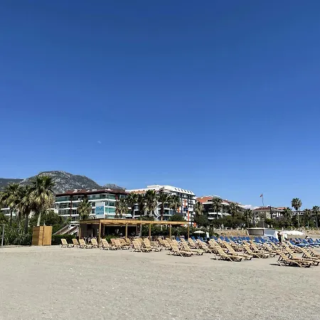Sa Apartments! 300m To The Apartment